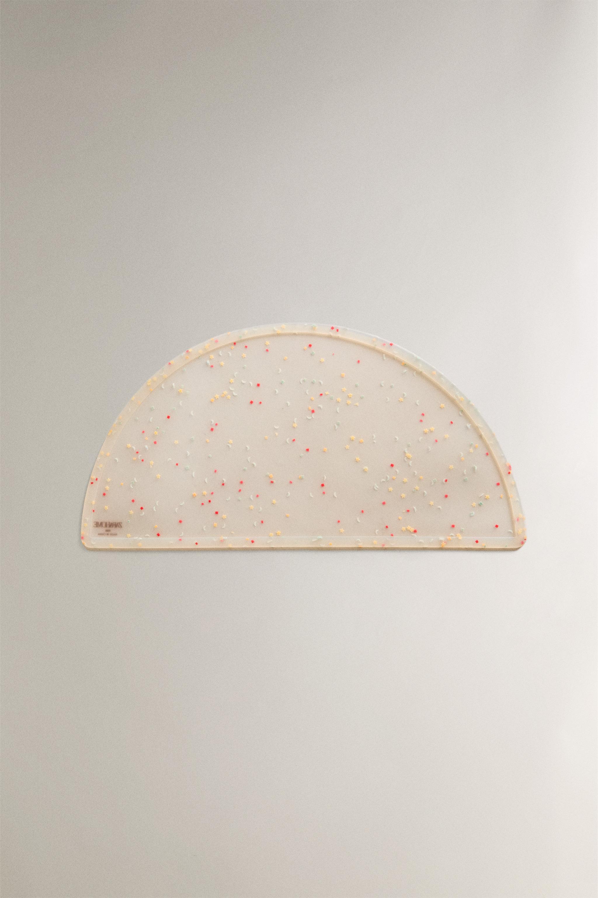 CHILDREN'S SILICONE PLACEMAT WITH CONFETTI DESIGN.