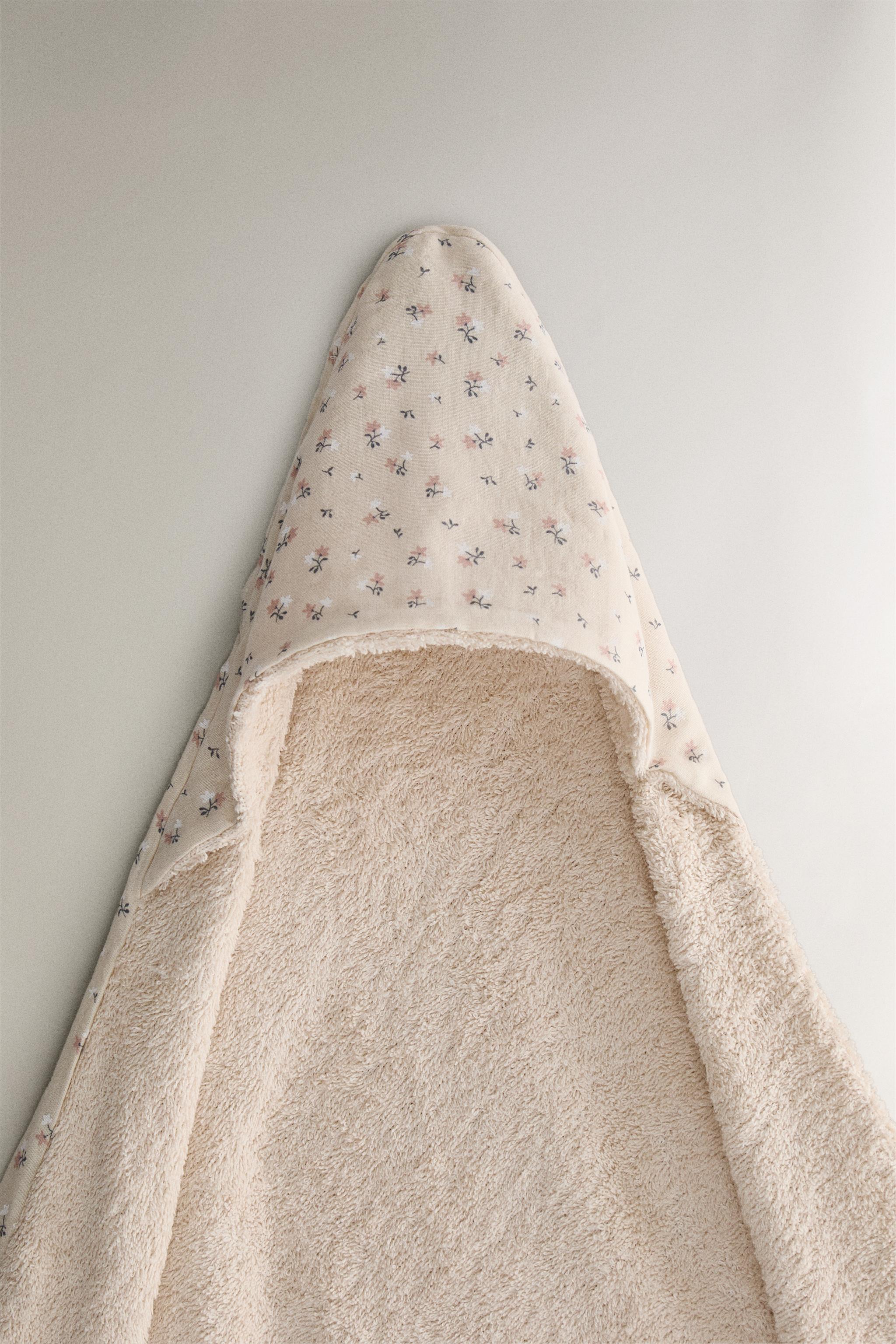 HOODED BABY BATH TOWEL WITH TULIPS