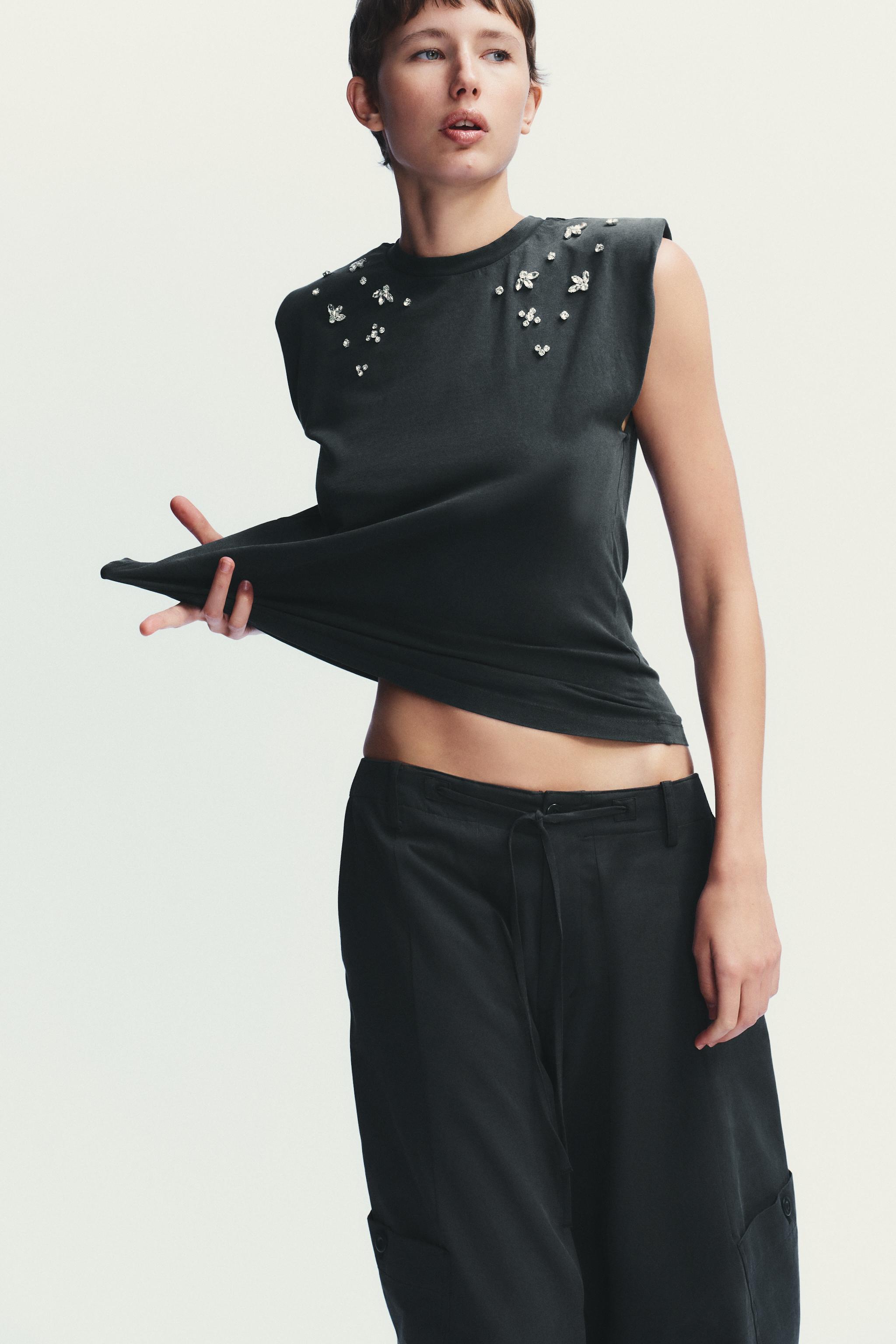 WASHED EFFECT JEWEL SHOULDER PAD T-SHIRT