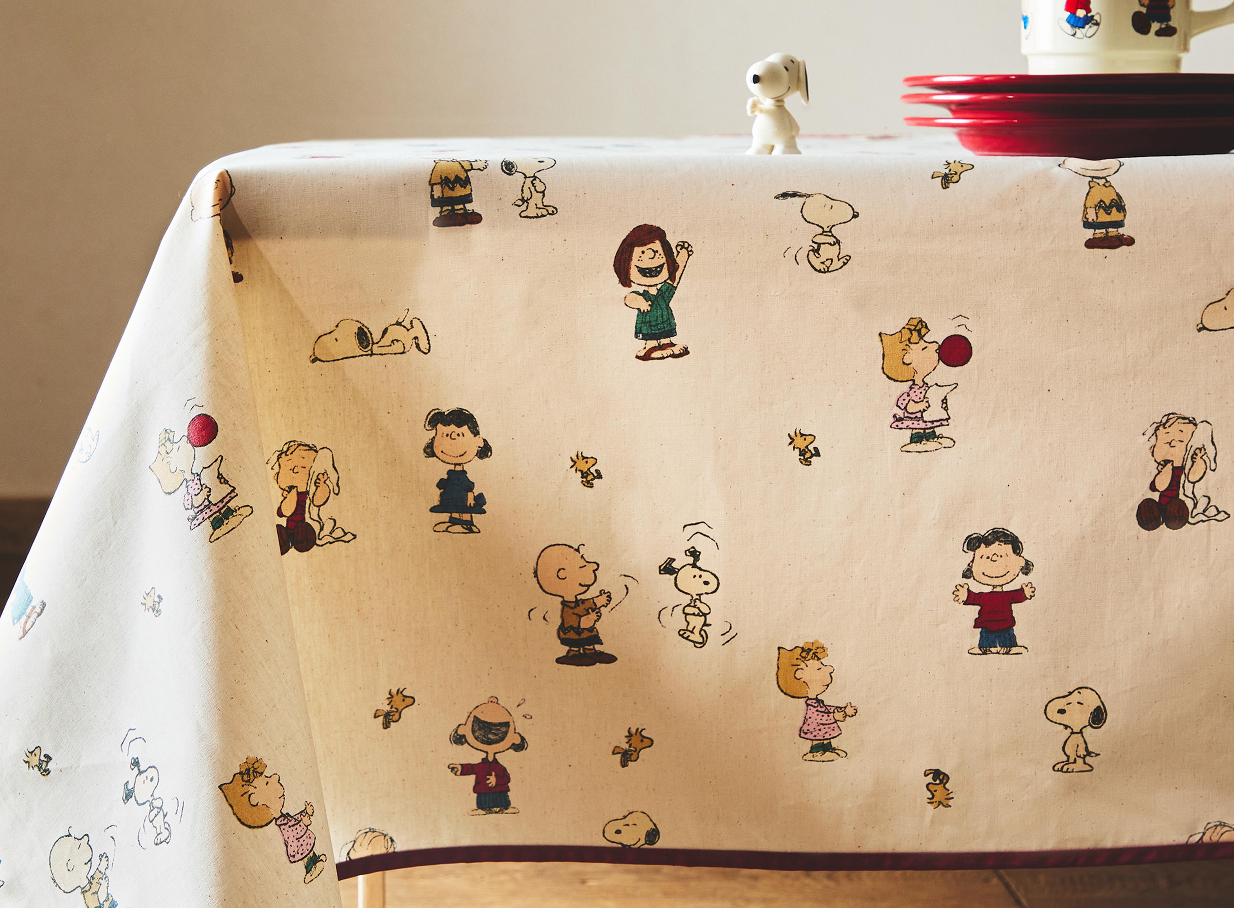 CHILDREN’S PEANUTS™ RESIN-COATED TABLECLOTH