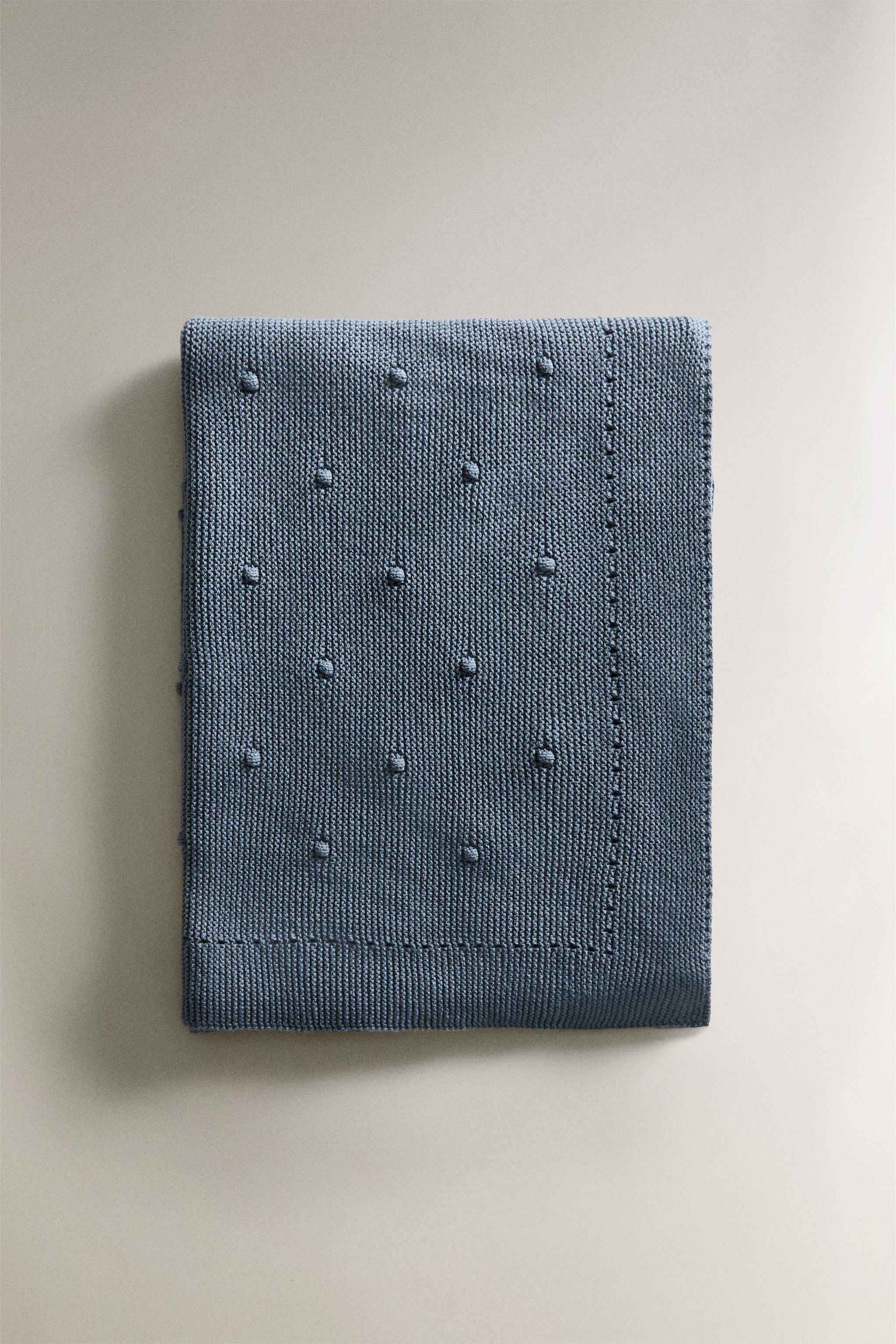 CHILDREN’S KNIT BLANKET