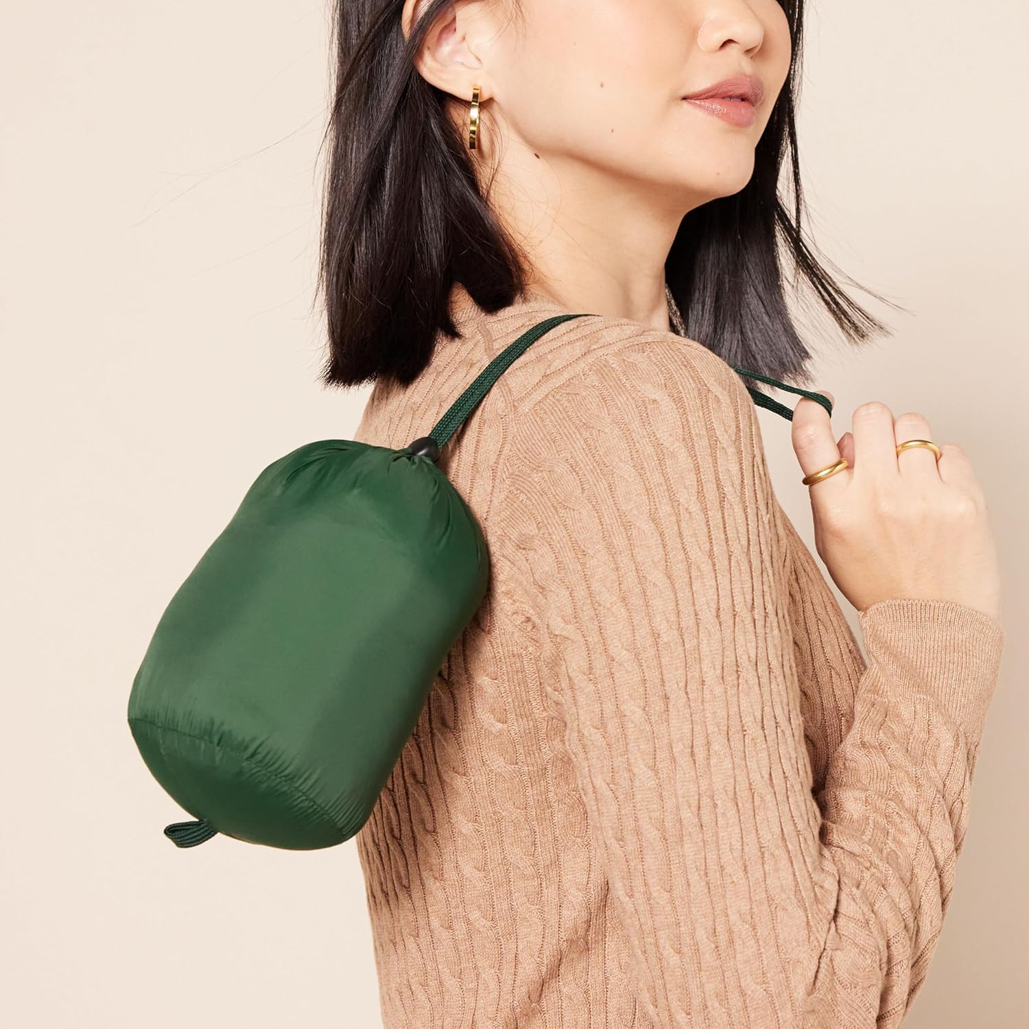 Amazon Essentials Women's Lightweight Long-Sleeve Water-Resistant Packable Puffer Jacket (Available in Plus Size)