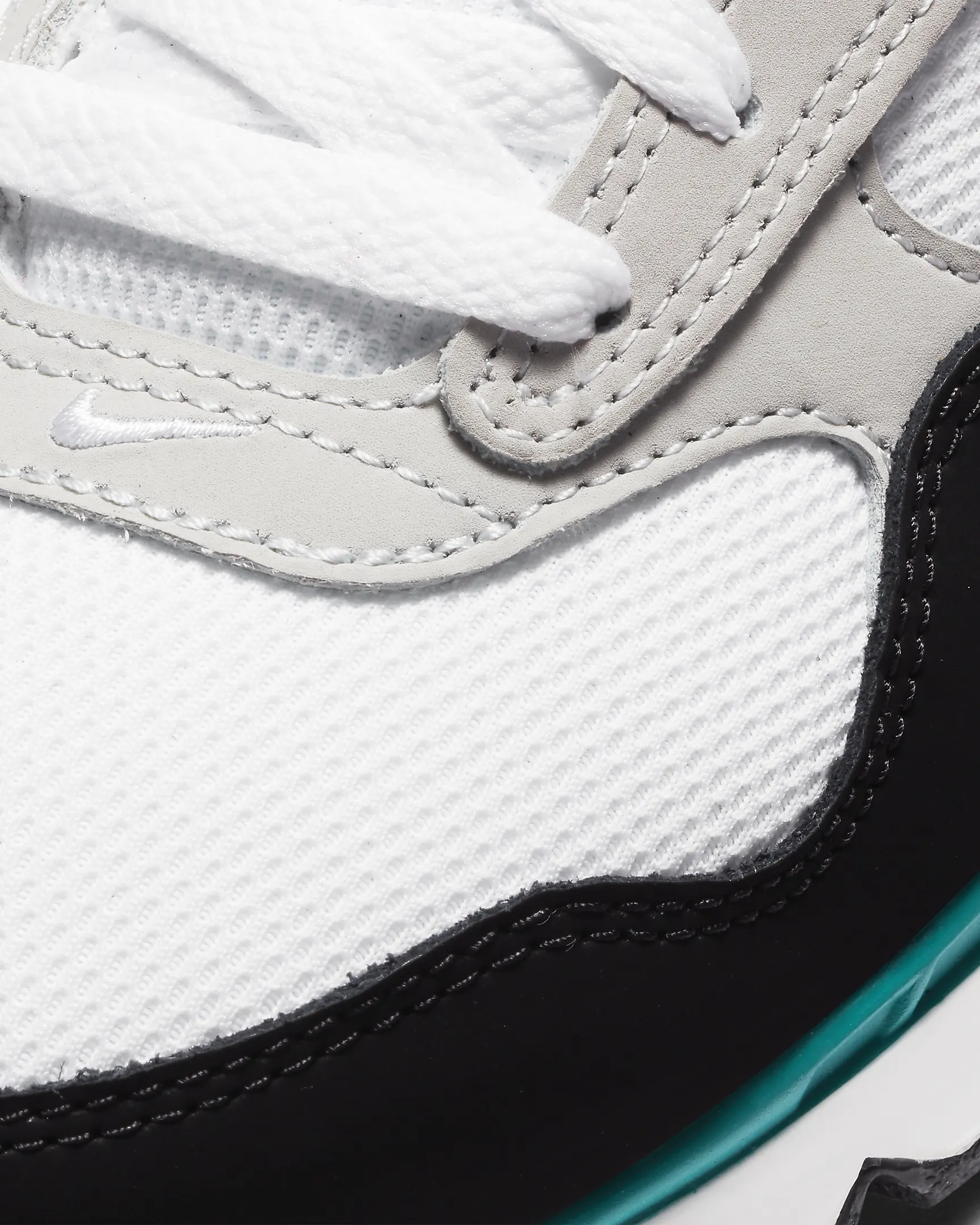 Correlate 'White Black New Green' Sneakers