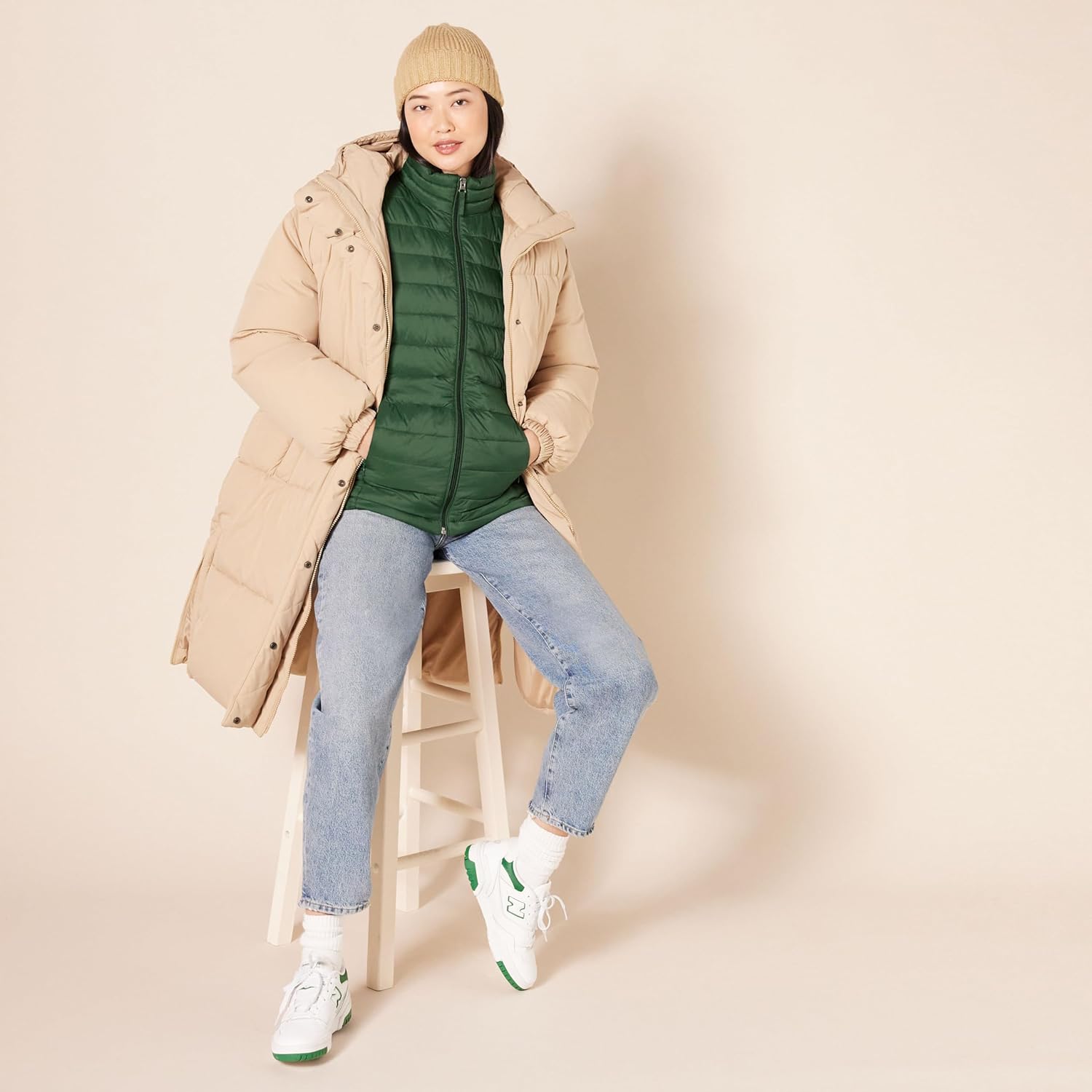 Amazon Essentials Women's Lightweight Long-Sleeve Water-Resistant Packable Puffer Jacket (Available in Plus Size)