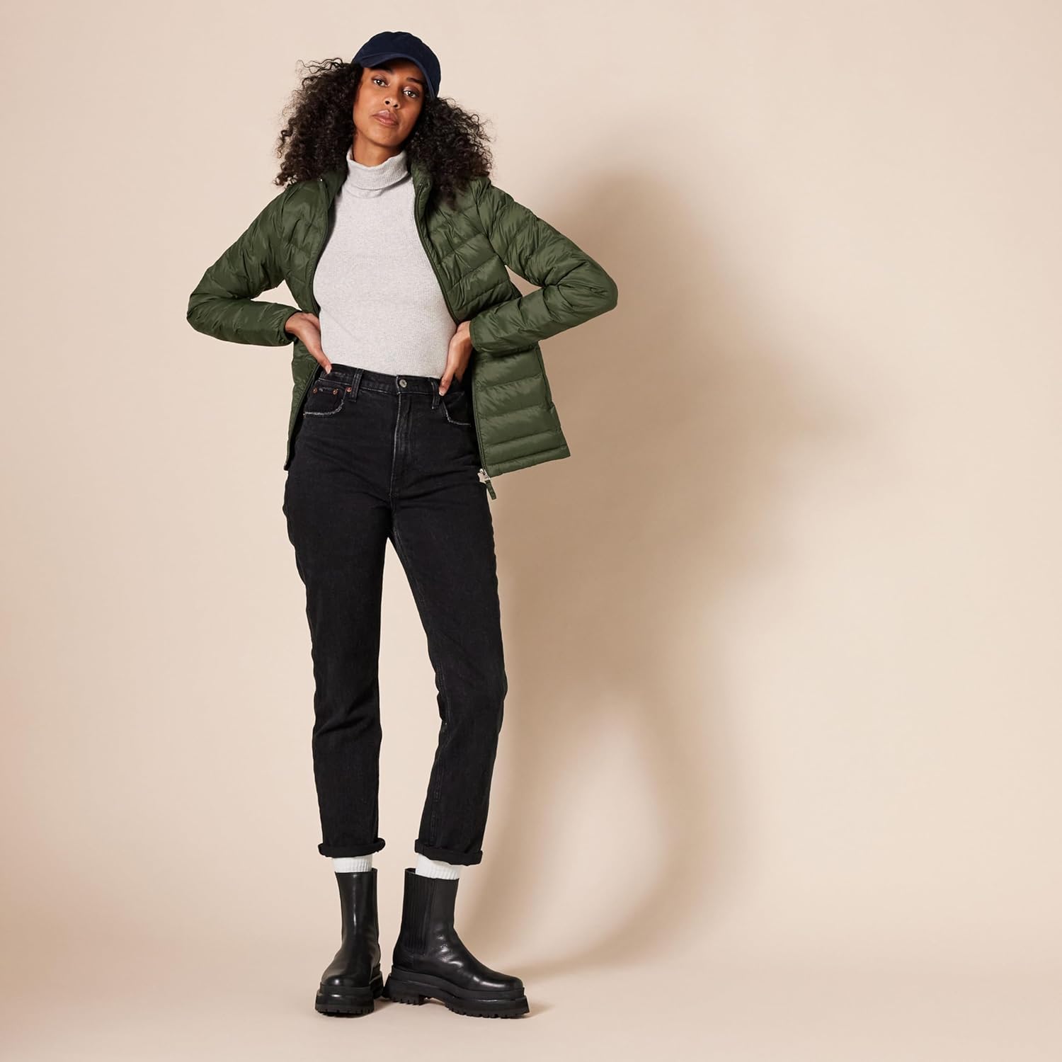 Amazon Essentials Women's Lightweight Long-Sleeve Water-Resistant Packable Puffer Jacket (Available in Plus Size)