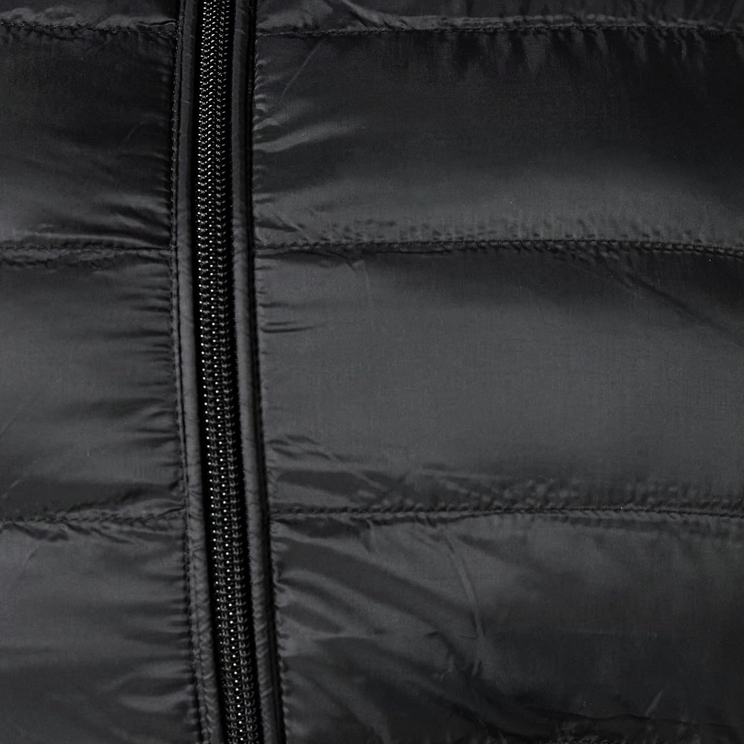 Amazon Essentials Women's Lightweight Long-Sleeve Water-Resistant Packable Puffer Jacket (Available in Plus Size)