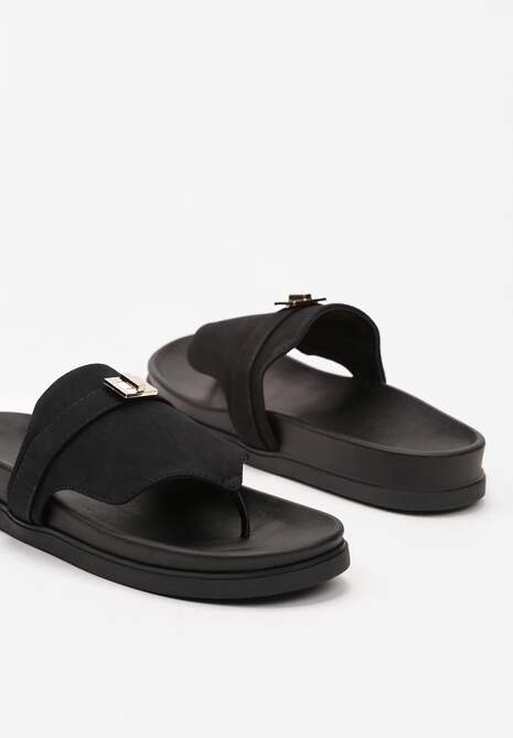 Czarne Płaskie Japonki Klapki z Metalową Klamrą Giorama