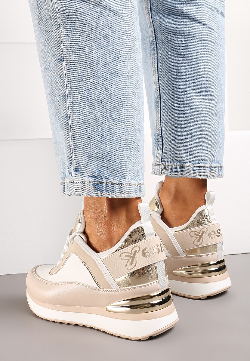 Beżowo-Białe Sneakersy z Metaliczną Wstawką i Ozdobnym Napisem na Ukrytym Koturnie Alivewna