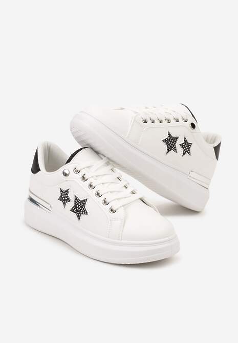 Biało-Czarne Sneakersy na Płaskiej Podeszwie Ozdobione Metalicznymi Elementami i Wstawkami Kalelia