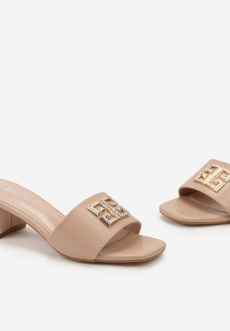 Beżowe Klapki z Kwadratowym Noskiem ze Złotą Ozdobą Mownerra