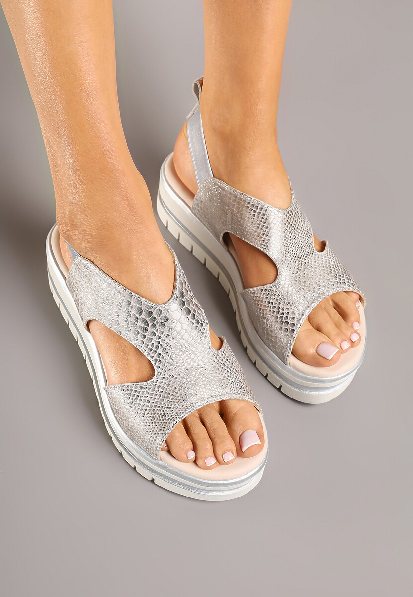 Srebrne Sandały na Platformie Ozdobione Tłoczeniem Mevalisse