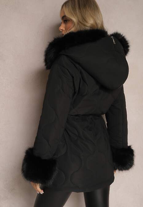 Czarna Kurtka Zimowa z Szerokim Kapturem z Futerkiem i Troczkami w Pasie Anelri