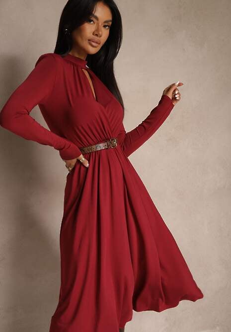 Bordowa Taliowana Sukienka z Usztywnionymi Ramionami Ozdobiona Wycięciem Arfedi