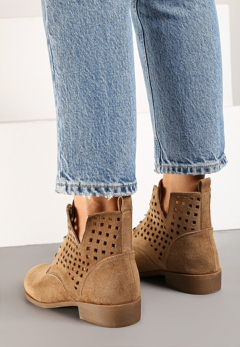 Ciemnobeżowe Sznurowane Botki Vices ze Skórzaną Wkładką i Ażurową Cholewką za Kostkę i Wycięciem Tlixa