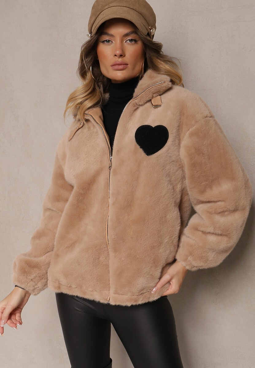 Ciemnobeżowa Kurtka z Miękkiego Futerka Ozdobiona Naszytym Sercem Zozimara