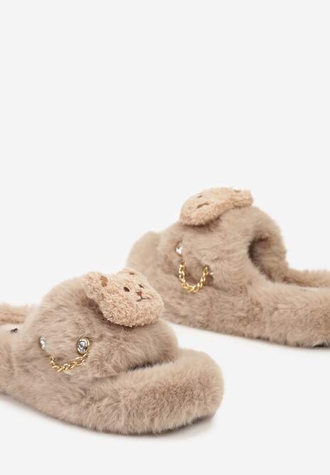 Ciemnobeżowe Kapcie z Futerkiem Ozdobione Aplikacją z Misiem i Łańcuszkiem Flarievia