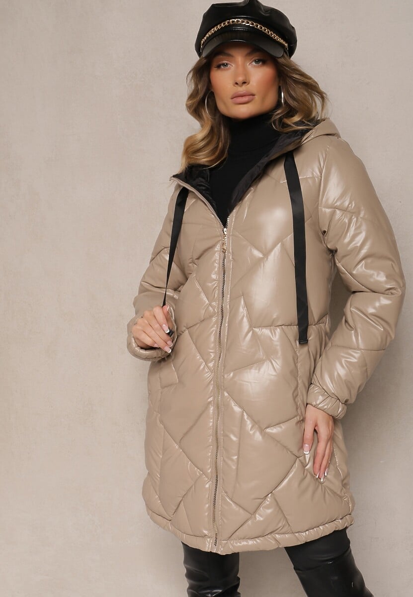 Ciemnobeżowa  Kurtka Pikowana o Długim Kroju z Kapturem Ozdobiona Sznurkami Polezi