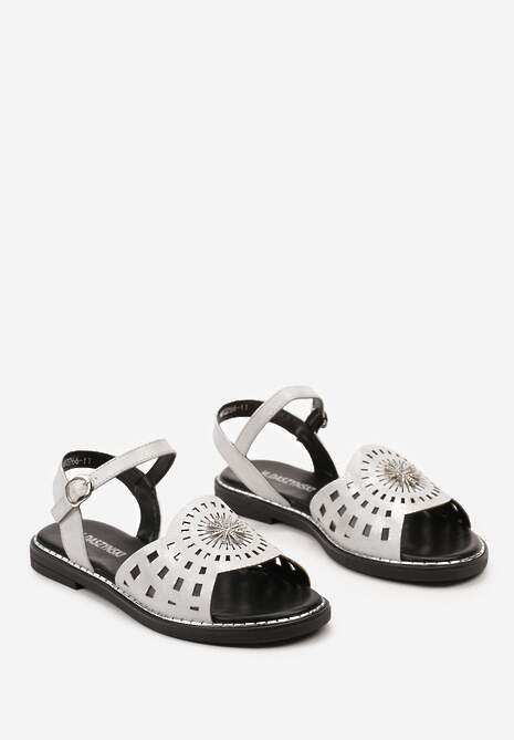 Srebrne Sandały na Płaskiej Podeszwie z Ażurowym Zdobieniem i Cyrkoniami Zapinane Wokół Kostki Adielle