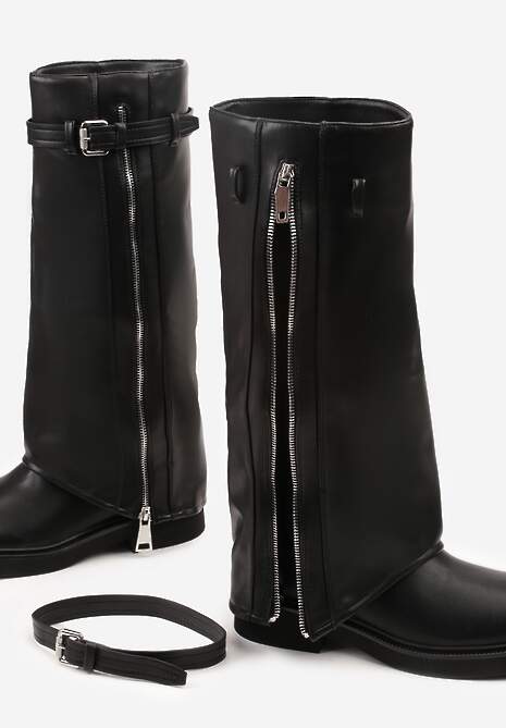 Czarne Kozaki Typu Bikery Ozdobione Suwakiem Klamrą i Wywiniętą Cholewką Sovera