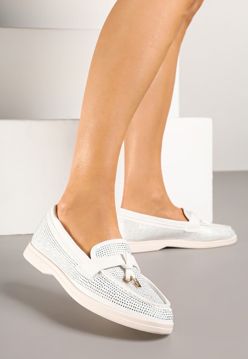 Białe Mokasyny z Cholewką z Cyrkoniami Zdobione Aplikacją Tenurea