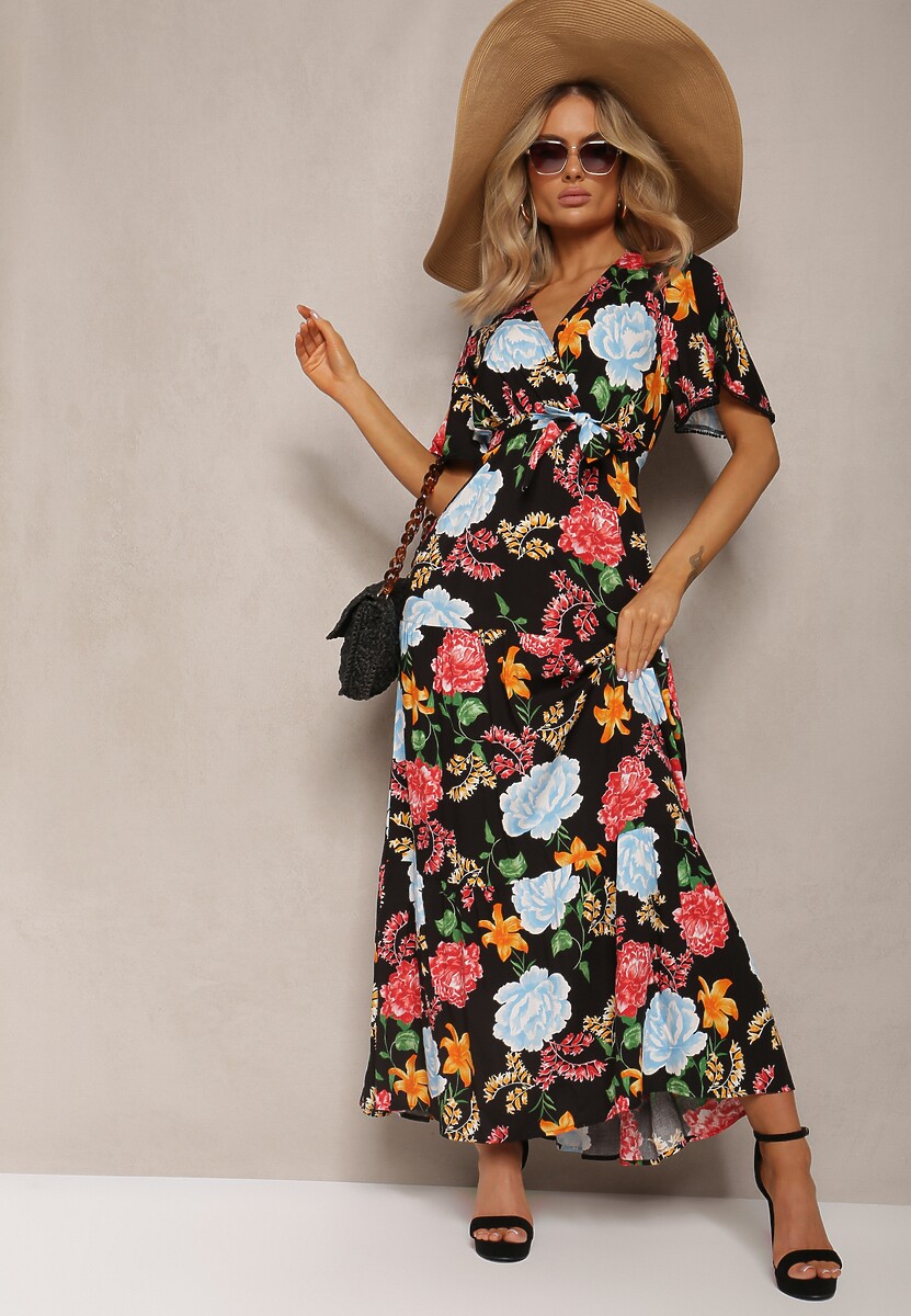 Biała Sukienka z Kopertowym Dekoltem i Falbanką Ozdobiona Kwiatowym Motywem Nisavela