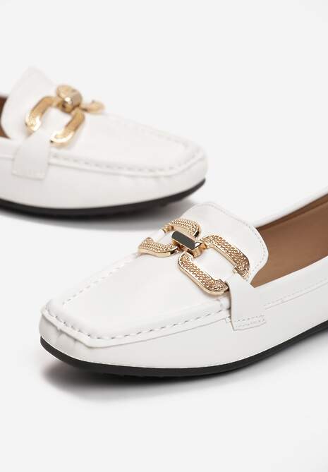 Białe Mokasyny z Klamerką i Kwadratowym Noskiem Heela