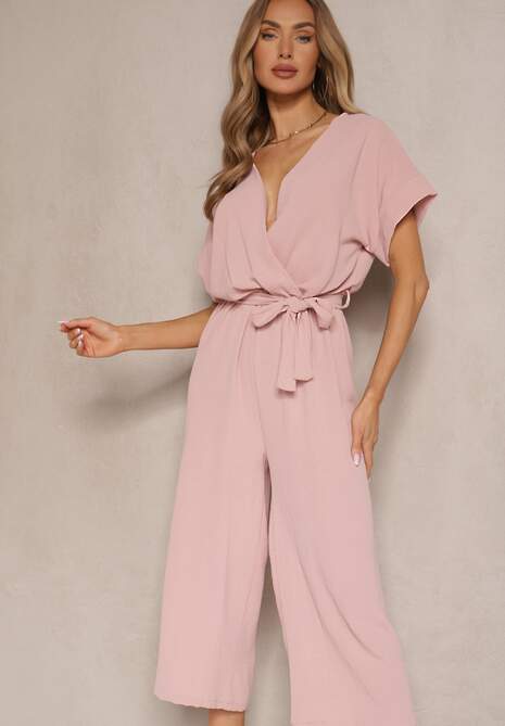 Różowy Kopertowy Kombinezon o Prostym Kroju z Wiązanym Paskiem Tevenea