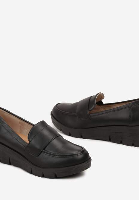 Czarne Półbuty Mokasyny z Ekoskóry na Koturnie z Wkładką ze Skóry Naturalnej Ozdobione Paskiem Zorvia