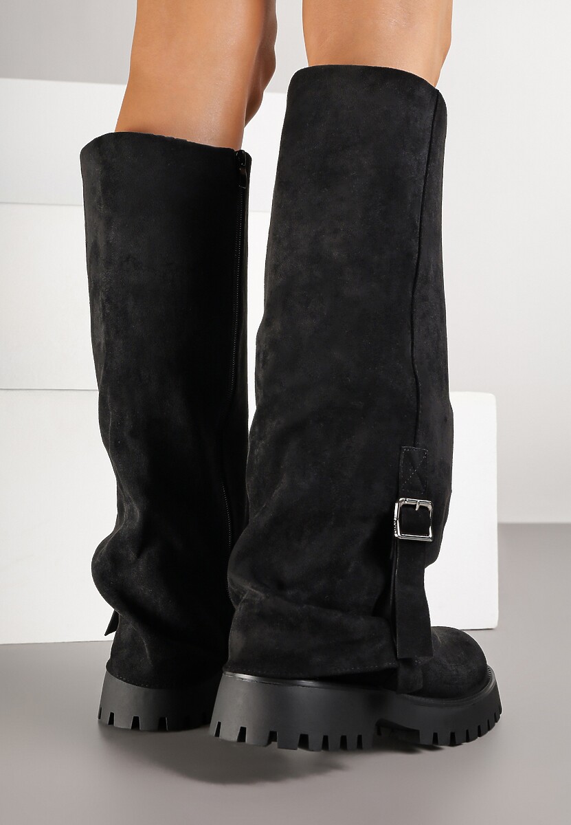 Czarne Kozaki Ozdobione Klamrą i Wywiniętą Cholewką Laticea