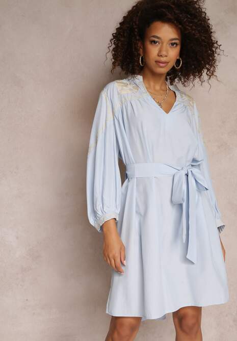 Niebieska Pudełkowa Sukienka Mini z Wiązanym Paskiem i Haftem Eudas