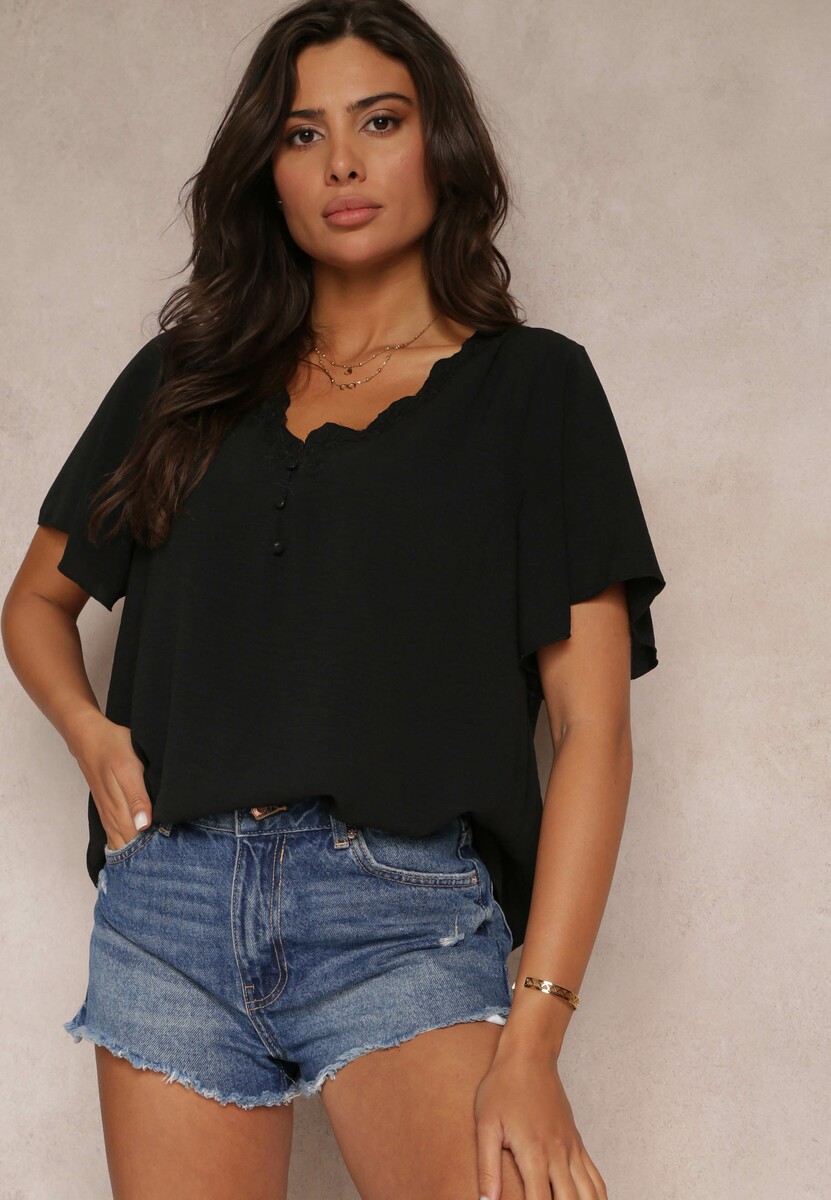 Biała Bluzka z Haftowanym Dekoltem i Krótkimi Rękawami  Junelia