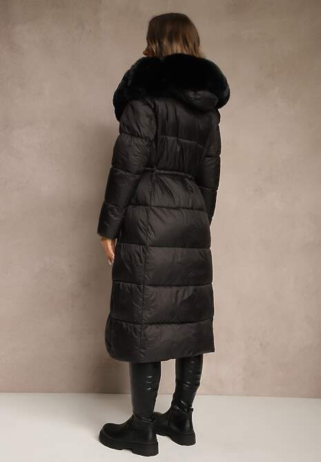 Czarna Puchowa Kurtka Pikowana o Długim Kroju z Kapturem z Futerkiem Bavea