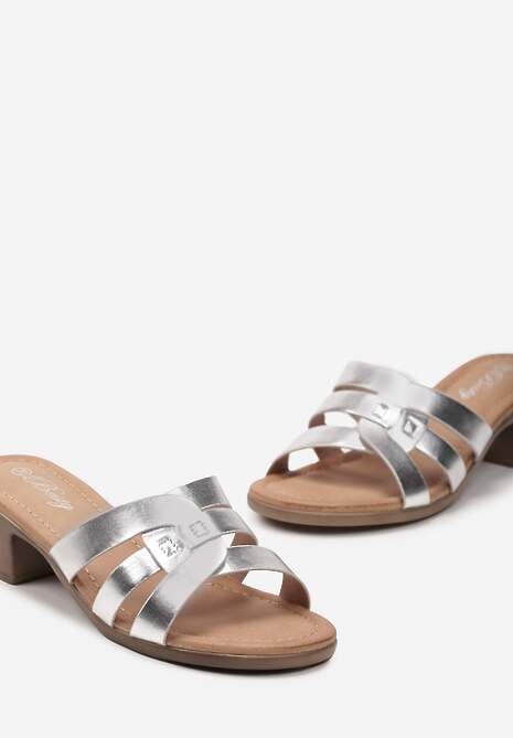 Srebrne Klapki na Niewysokim Słupku z Ozdobnymi Paskami Acisarda