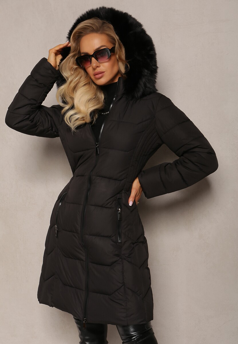 Czarna Kurtka z Klasycznym Pikowaniem i Kapturem z Futerkiem Aronnis