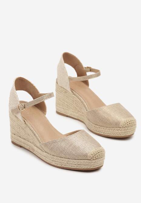 Złote Sandały na Koturnie Ozdobione Plecionką Talunissa
