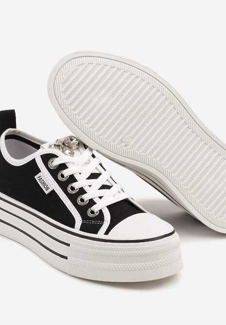 Czarne Trampki na Platformie z Biżuteryjną Aplikacją Flortewis