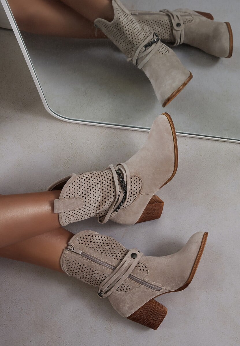 Jasnobeżowe Botki Vices na Słupku w Stylu Kowbojek z Ażurową Cholewką i Paskami Tulifedi