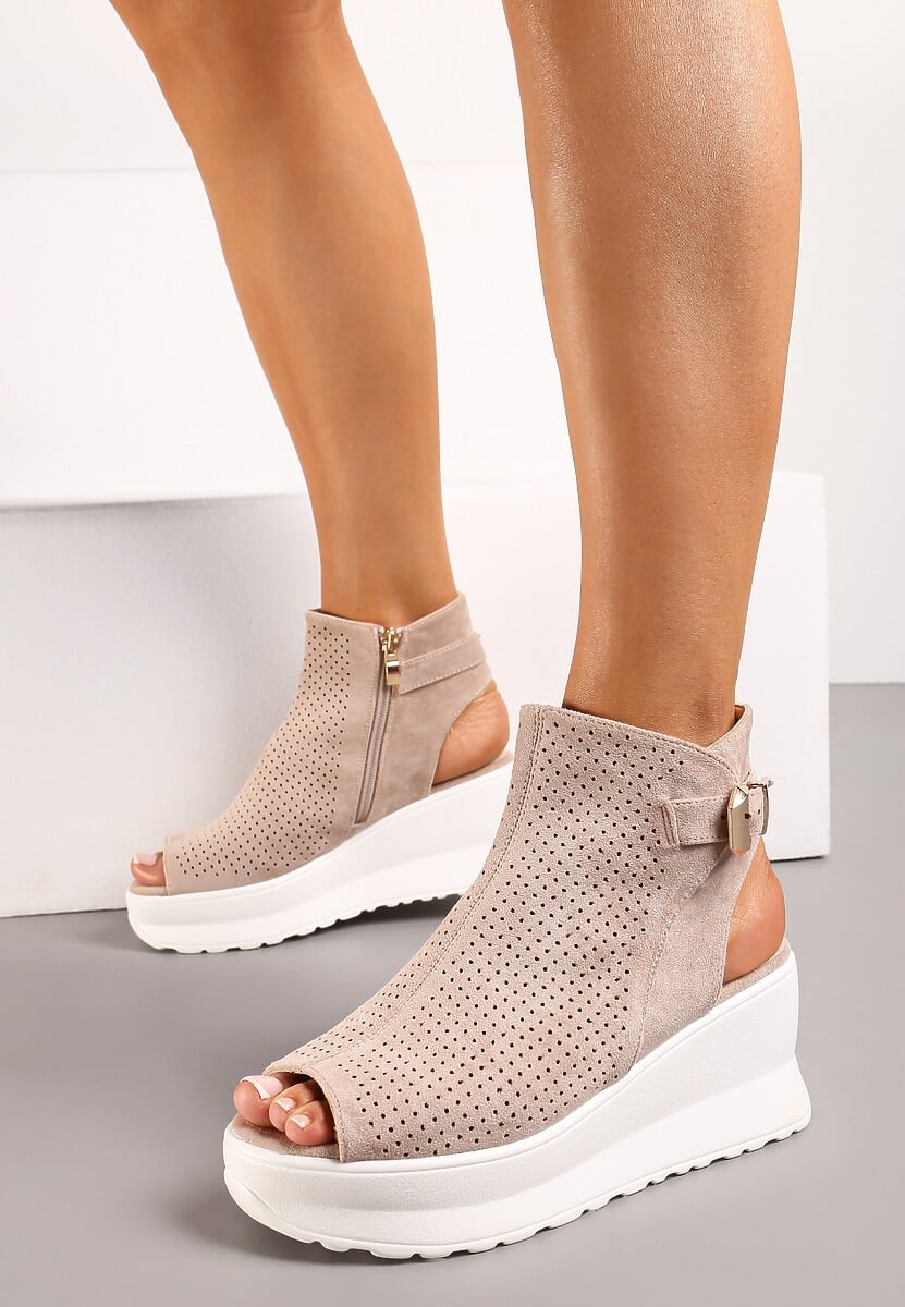 Ciemnobeżowe Ażurowe Sandały na Koturnie z Noskiem Peep Toe i Odkrytą Piętą Bhanios