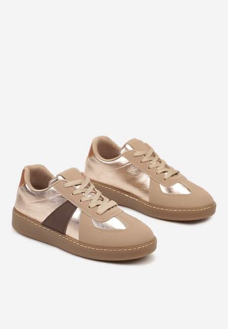 Ciemnobeżowe Sneakersy na Płaskiej Podeszwie Ozdobione Metalicznymi Elementami Nevlise