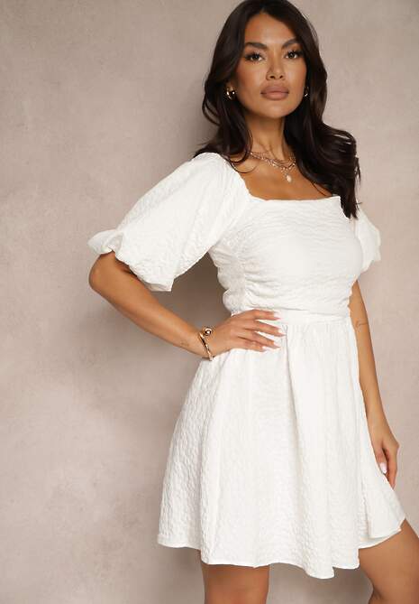 Biała Rozkloszowana Sukienka z Elastyczną Górą i Bufkami na Ramionach Velzemia