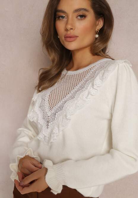 Biały Sweter z Falbankami i Ażurową Koronką Vegu