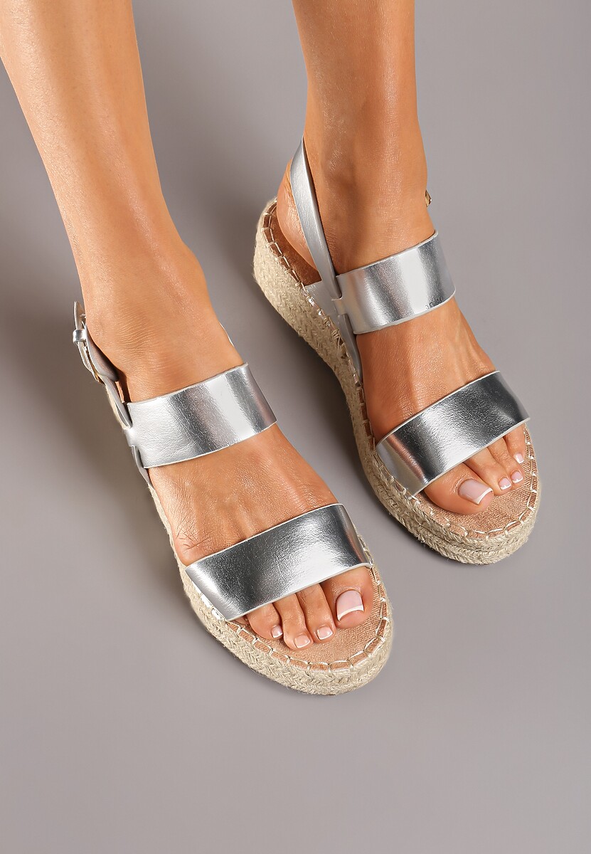 Srebrne Sandały na Plecionej Podeszwie Zapinane Wokół Kostki na Sprzączkę Ioni