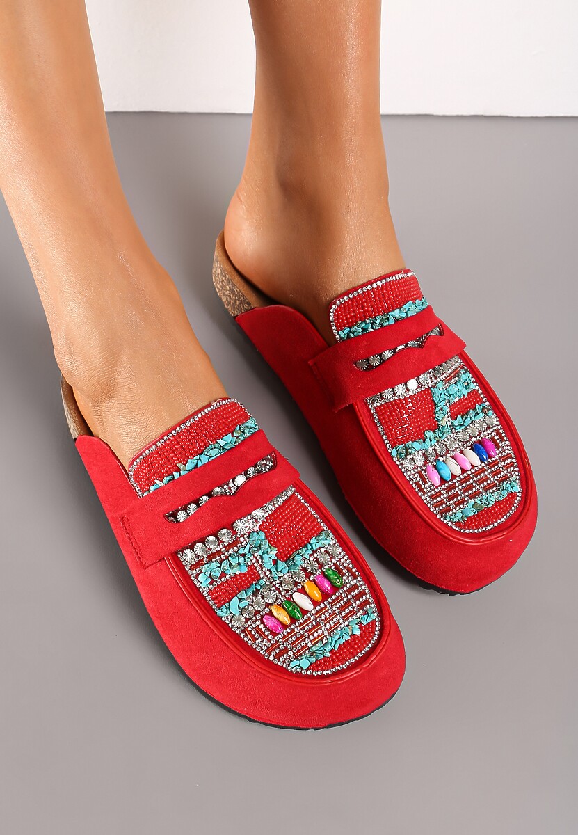 Czerwone Klapki Mule z Koralikami na Zakrytym Nosku Aserhia