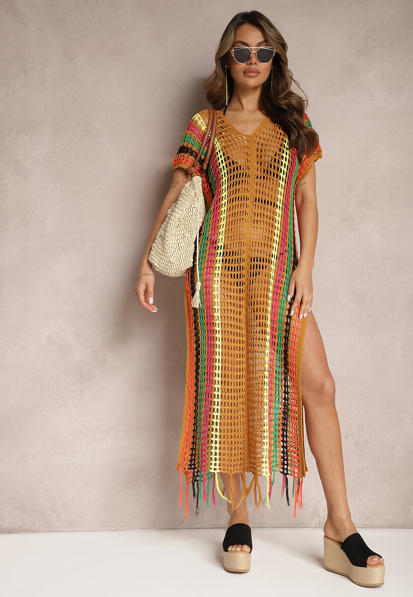 Ciemnobeżowa Długa Szydełkowa Sukienka Narzutka na Plażę w Paski z Wycięciami i Frędzlami Liretha