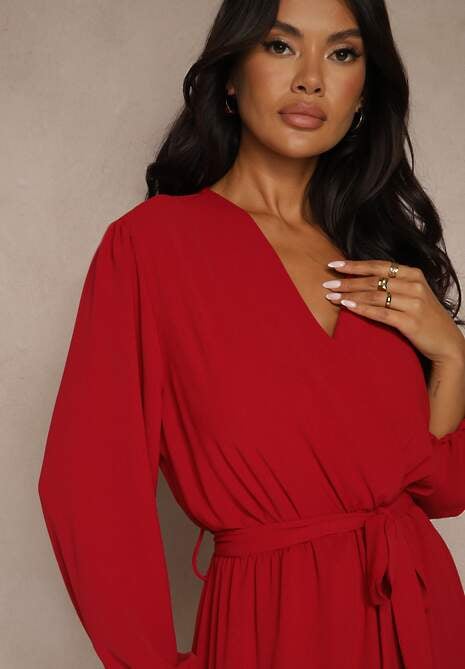Czerwona Asymetryczna Koktajlowa Sukienka z Wiskozą Kopertowym Dekoltem i Paskiem Laniea