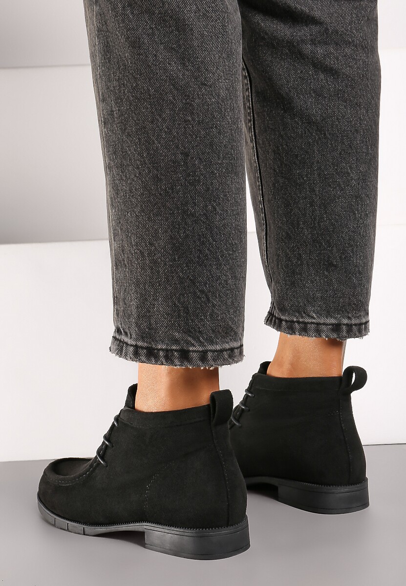 Czarne Botki na Płaskiej Podeszwie z Ozdobnymi Przeszyciami Zinrra