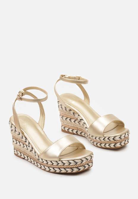 Złote Sandały na Koturnie z Platformą z Ozdobną Plecionką Boho Calypse