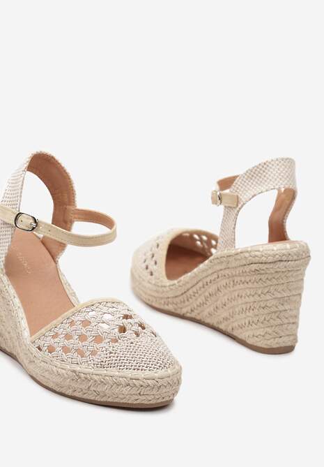 Beżowe Sandały z Imitacji Skóry na Plecionym Koturnie Zapinane Wokół Kostki Obidia