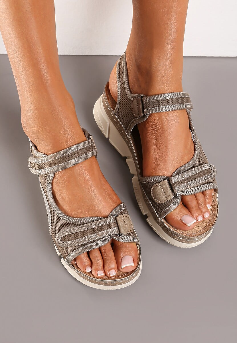 Jasnobeżowe Sportowe Sandały na Koturnie z Tłoczeniem z Paskami na Rzep Piovana