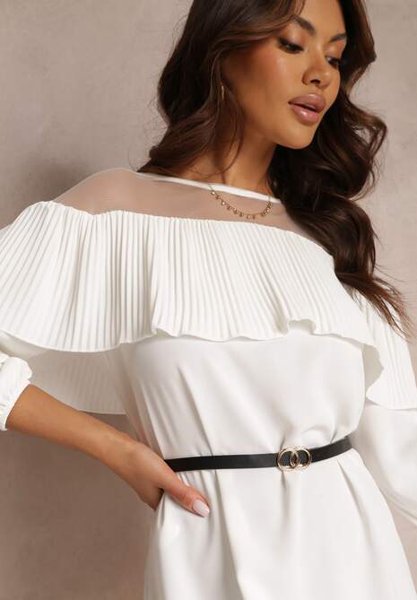 Biała Sukienka z Ozdobnym Dekoltem z Falbanką i Paskiem w Komplecie Loretia